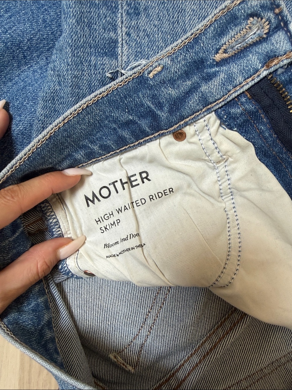 MOTHER High Waisted Rider Skimp Jeans - Mid Blue Wash